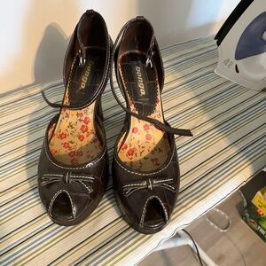 BONGO Brown Heels Peep-Toe